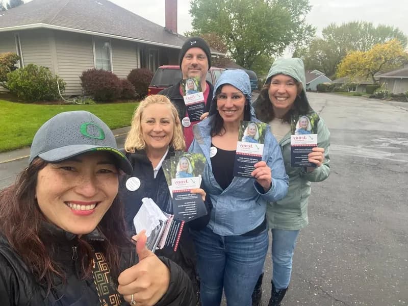 Jenny Kamprath with volunteers out doorknocking for the campaign